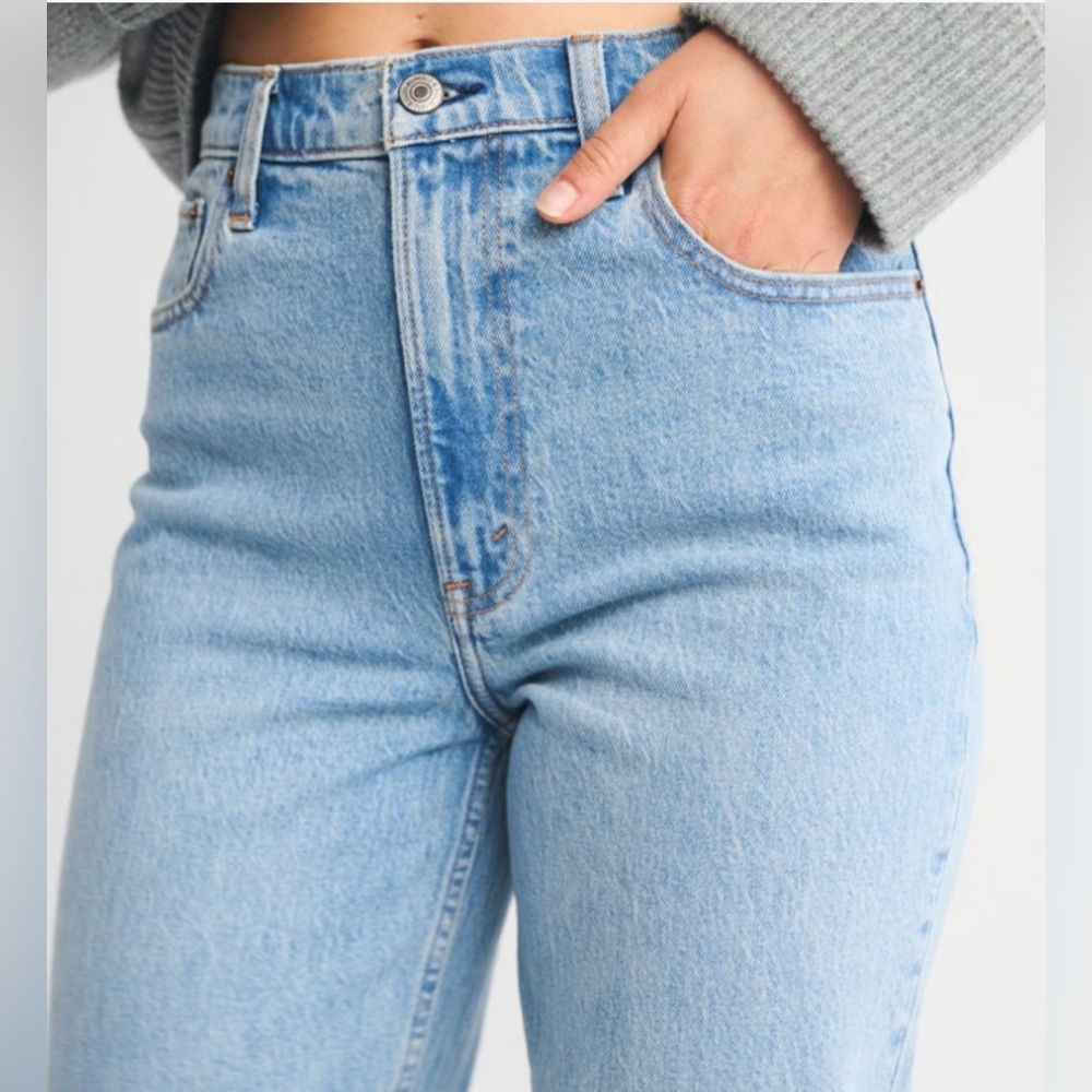Abercrombie Ultra High Rise 90s Straight Jeans 28R NWT Raw Hem - Picture 3 of 10
